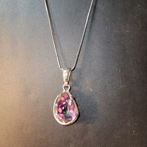 ***DISCOUNTED Gorgeous Hand Crafted .925 Pendant With 12ct Mystic Rainbow Topaz